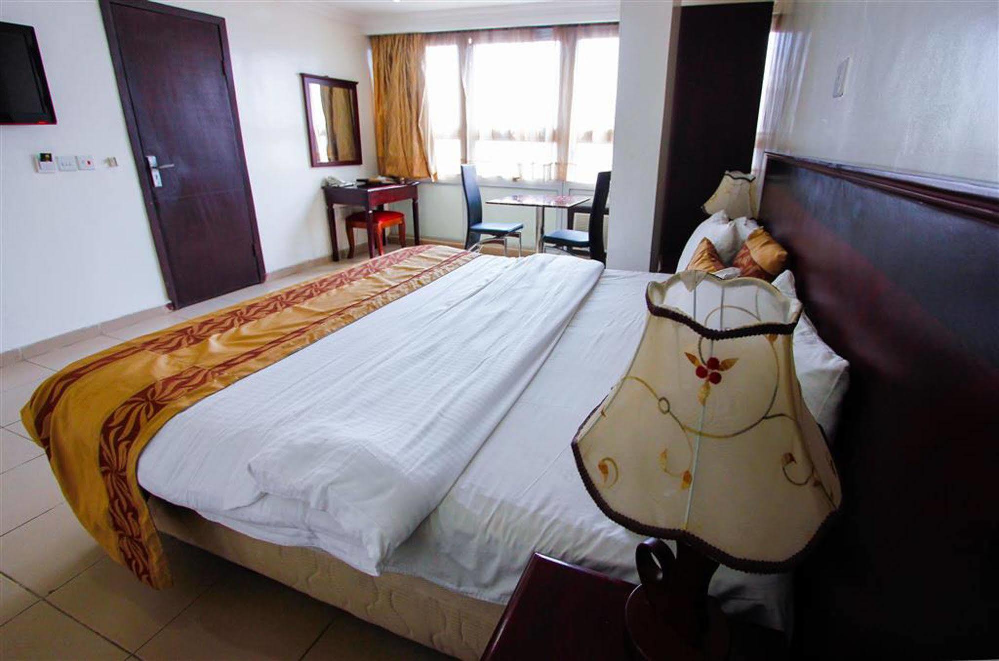 Beni Hotel Lagos Exterior foto